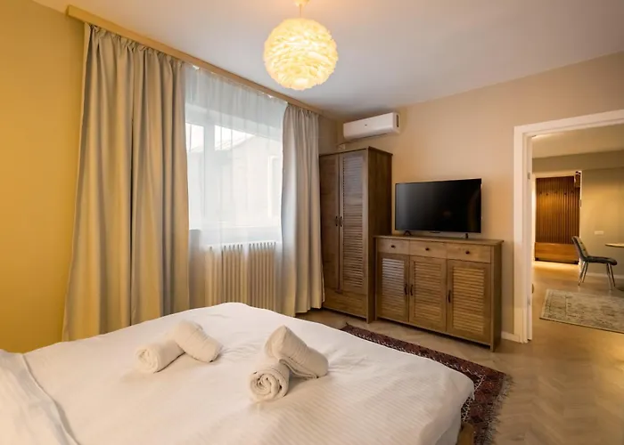 Ultracentral Near Old Town, Cismigiu And Victoriei - Cozy, Quiet And Modern Apartment Wt Sunny Balcony