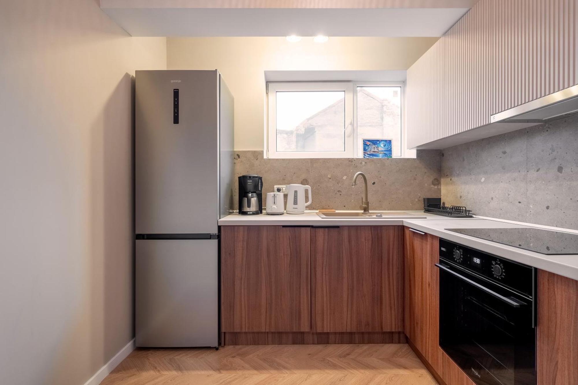 Ultracentral Near Old Town, Cismigiu And Victoriei - Cozy, Quiet And Modern Wt Sunny Balcony Apartment