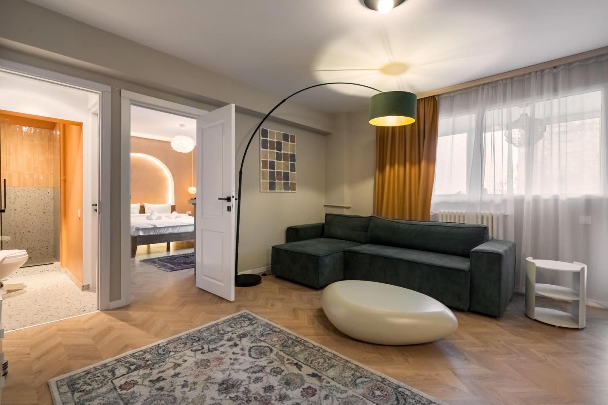 Ultracentral Near Old Town, Cismigiu And Victoriei - Cozy, Quiet And Modern Wt Sunny Balcony * Bucharest