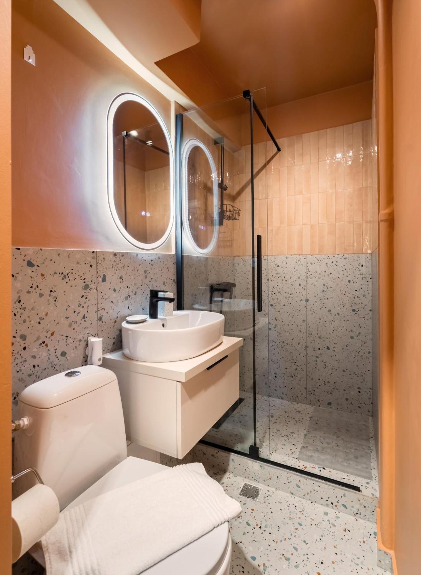 Apartment Ultracentral Near Old Town, Cismigiu And Victoriei - Cozy, Quiet And Modern Wt Sunny Balcony