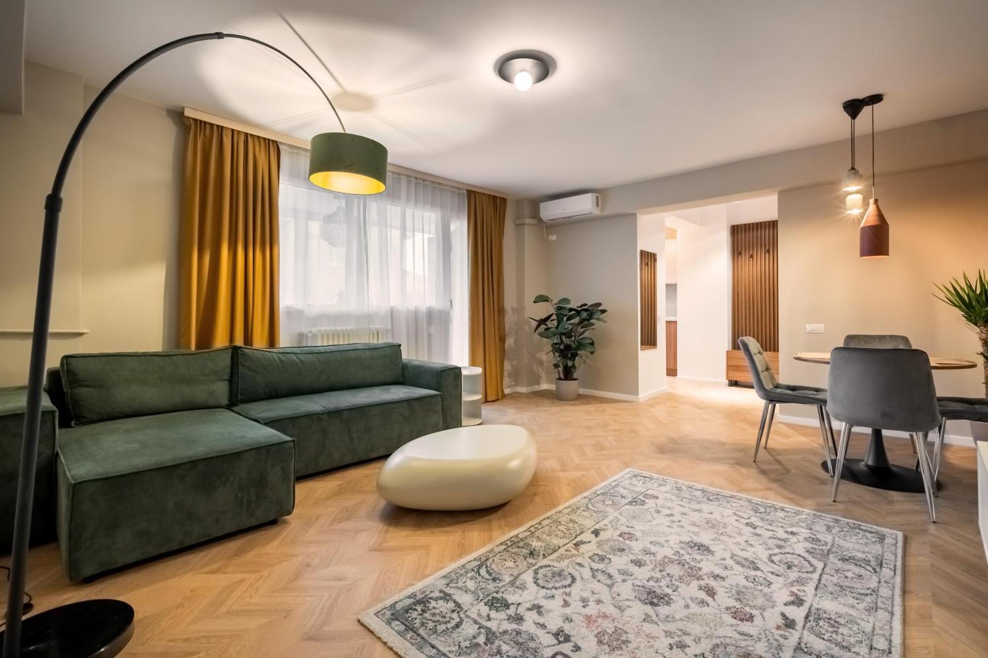 Ultracentral Near Old Town, Cismigiu And Victoriei - Cozy, Quiet And Modern Wt Sunny Balcony * Bucharest