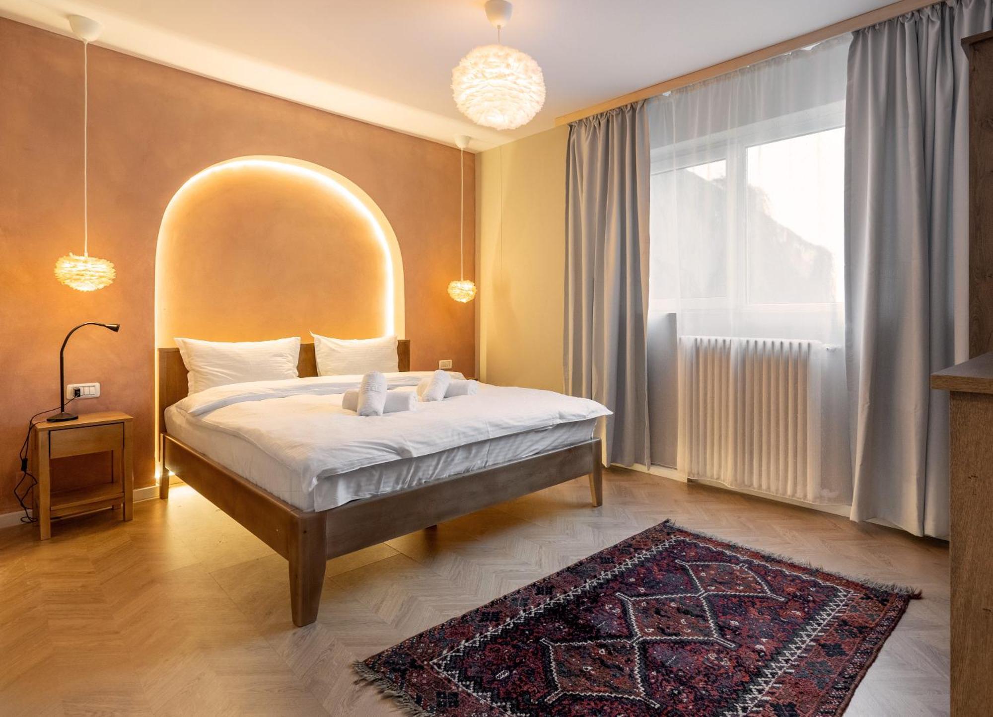 Ultracentral Near Old Town, Cismigiu And Victoriei - Cozy, Quiet And Modern Wt Sunny Balcony Apartment