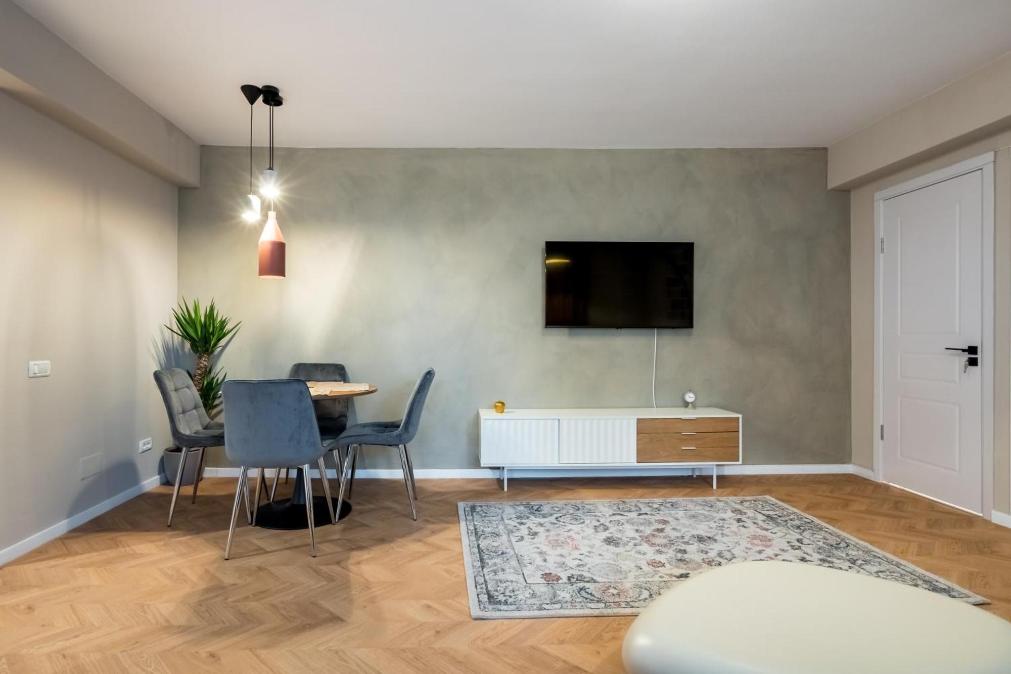 Apartment Ultracentral Near Old Town, Cismigiu And Victoriei - Cozy, Quiet And Modern Wt Sunny Balcony *
