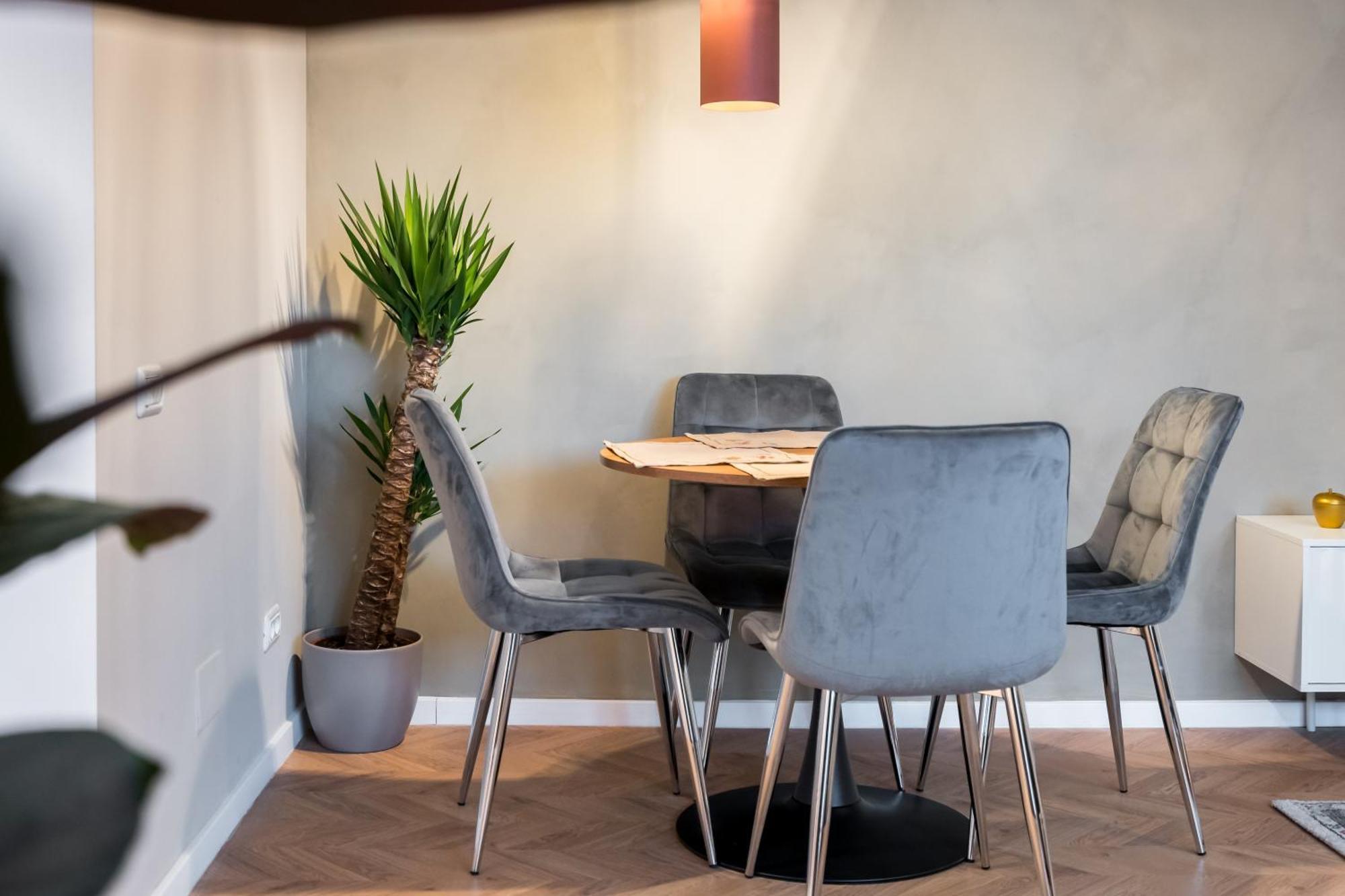 Apartment Ultracentral Near Old Town, Cismigiu And Victoriei - Cozy, Quiet And Modern Wt Sunny Balcony