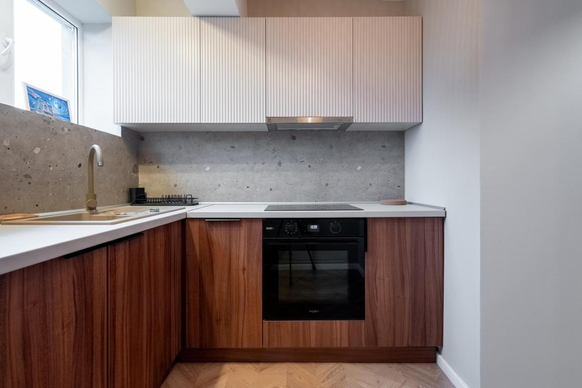 Ultracentral Near Old Town, Cismigiu And Victoriei - Cozy, Quiet And Modern Wt Sunny Balcony * Bucharest