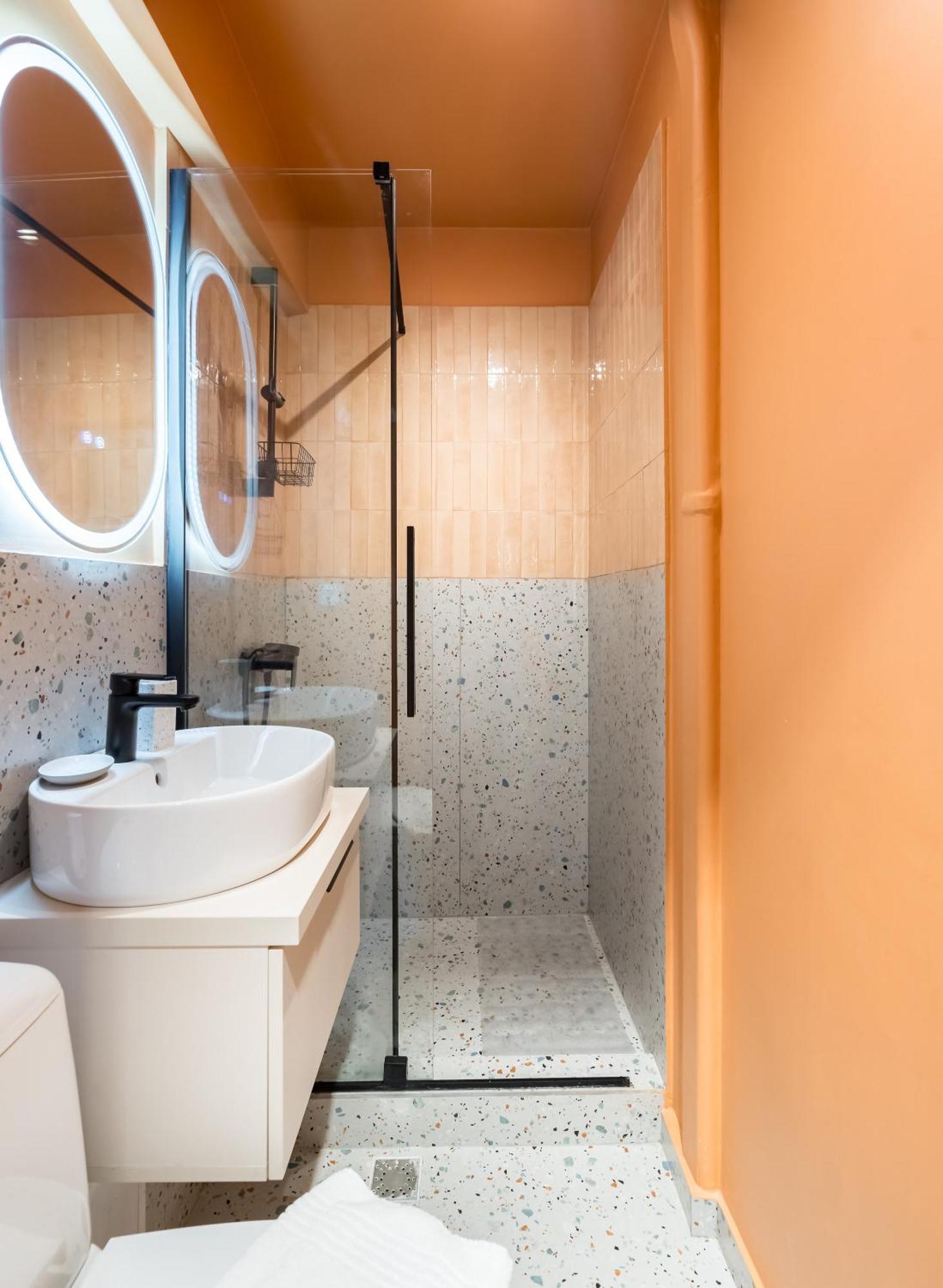 Ultracentral Near Old Town, Cismigiu And Victoriei - Cozy, Quiet And Modern Wt Sunny Balcony Bucarest